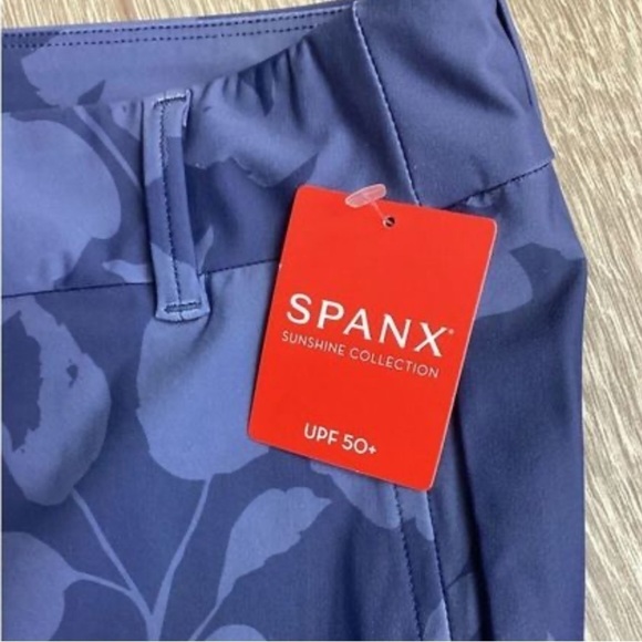 NWT Spanx Sunshine Collection 4” Pull On Shorts Floret Navy 4 Way Stretch Large - Picture 4 of 6